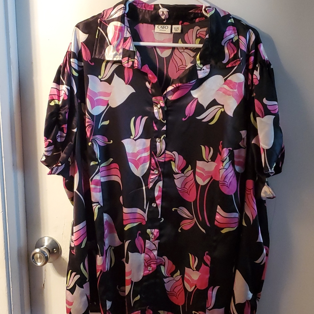 Satin blouse with flowers